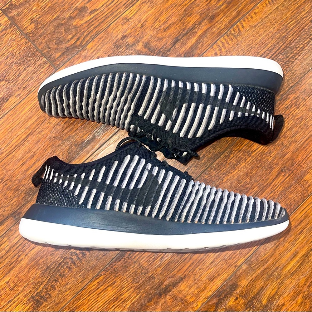 Nike Roshe Two Flyknit Women’s Running Shoe - Size 10